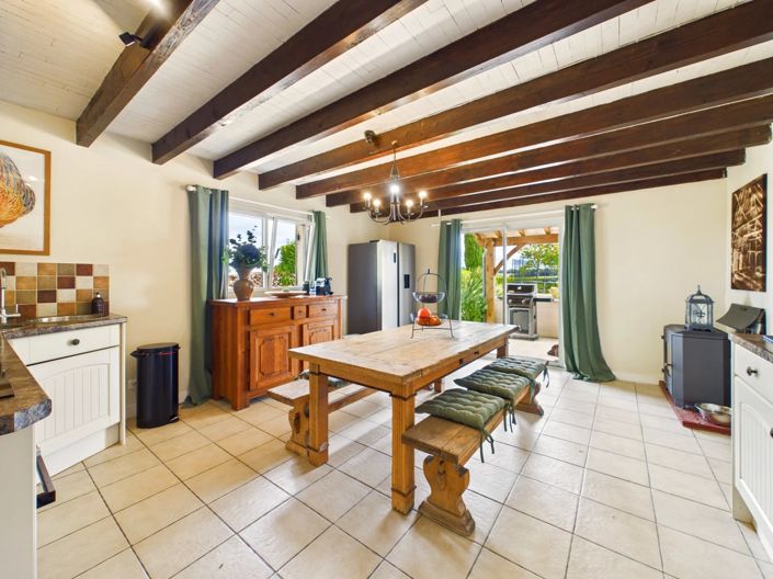 Image No.8-5 Bed House for sale