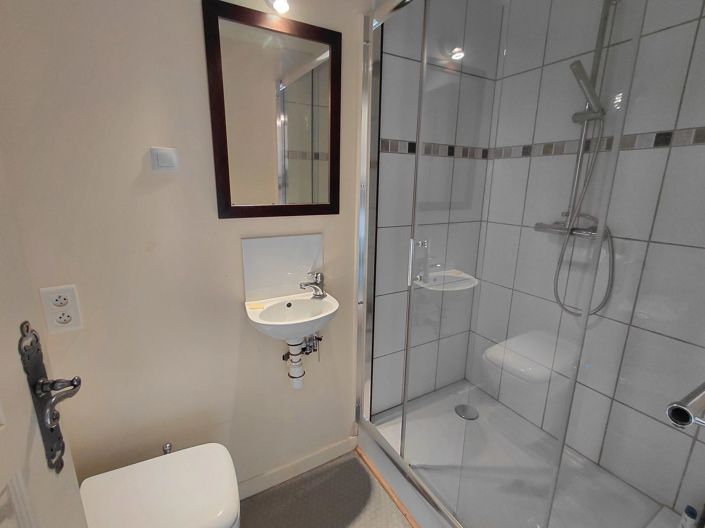 Image No.12-6 Bed House for sale