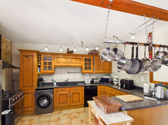 Image No.6-6 Bed House for sale
