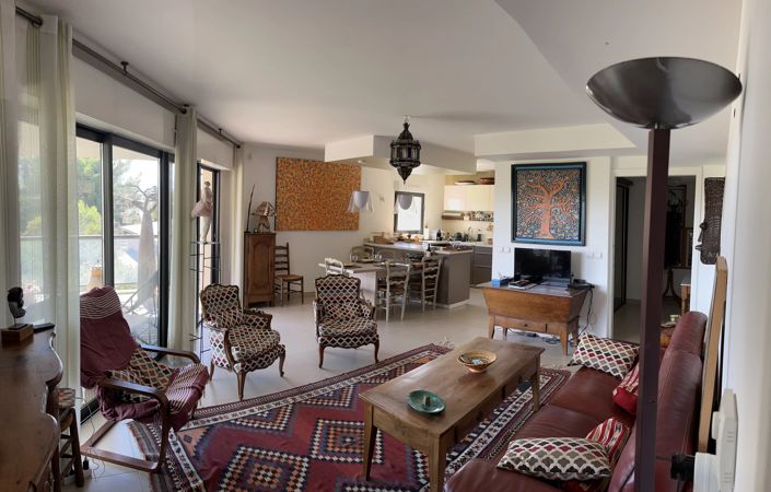 Image No.3-2 Bed Property for sale