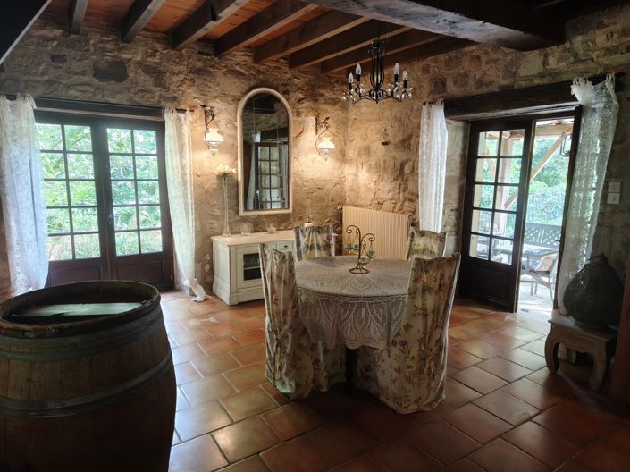 Image No.6-5 Bed House for sale