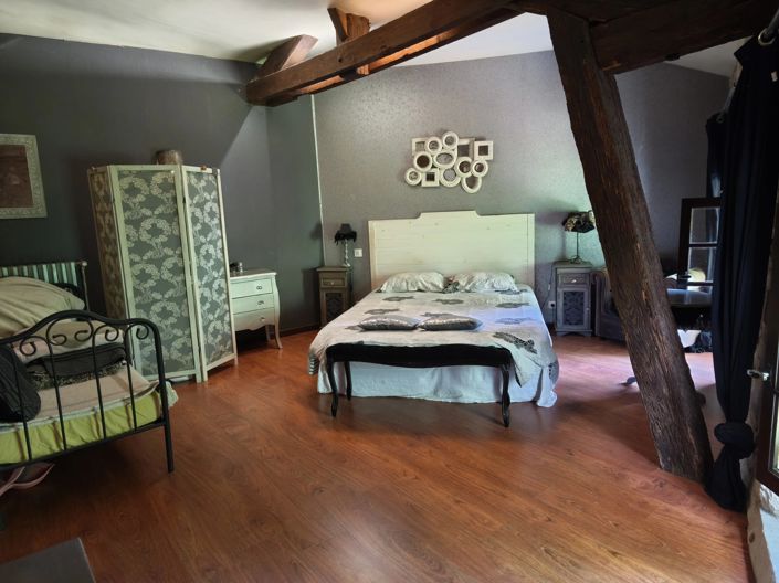 Image No.8-5 Bed House for sale