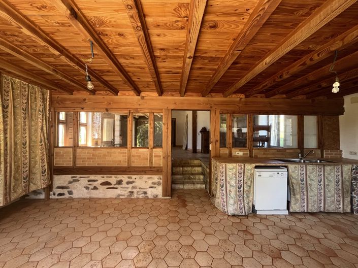 Image No.8-5 Bed House for sale