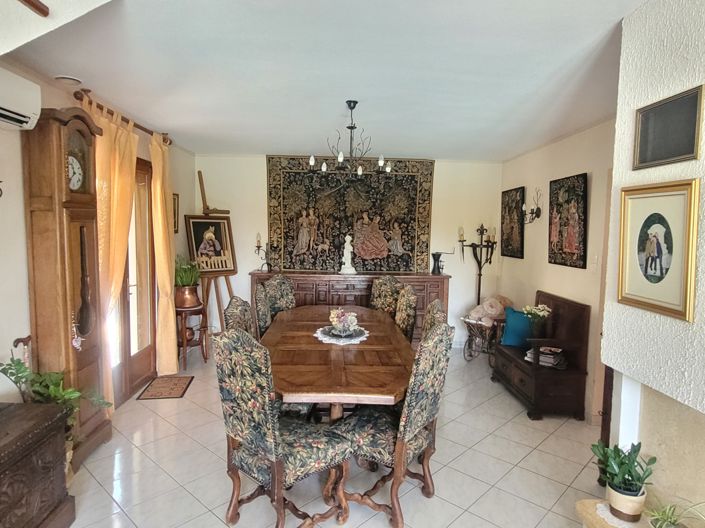 Image No.8-7 Bed House for sale