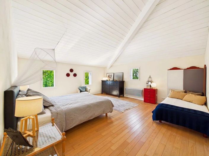 Image No.10-5 Bed House for sale