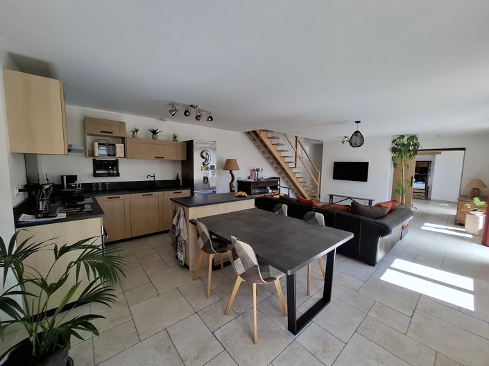 Image No.3-4 Bed House for sale