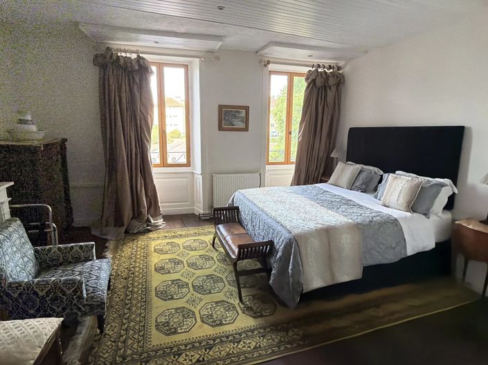 Image No.10-8 Bed House for sale