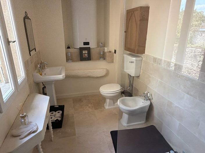 Image No.9-8 Bed House for sale