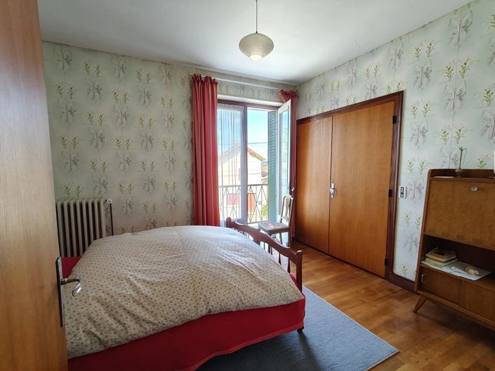 Image No.9-6 Bed House for sale