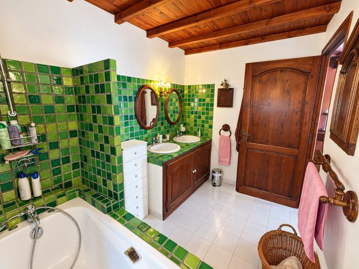 Image No.9-5 Bed House for sale