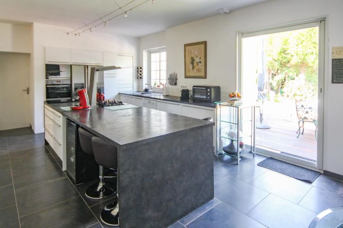 Image No.6-4 Bed House for sale