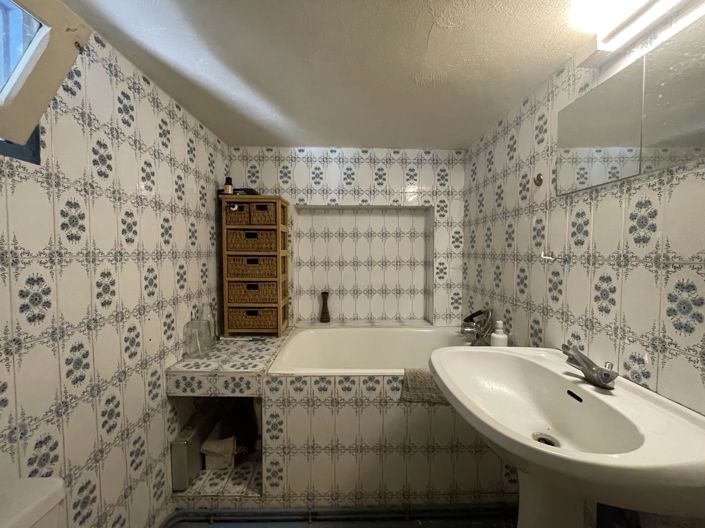 Image No.8-5 Bed House for sale