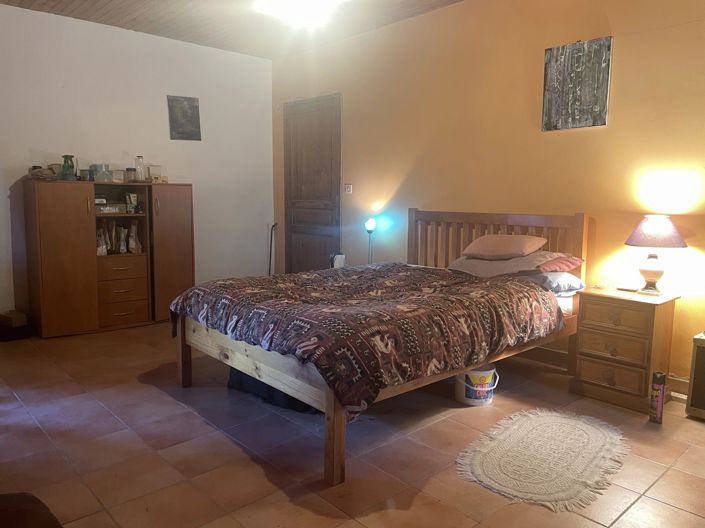 Image No.9-5 Bed House for sale