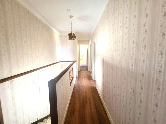 Image No.8-11 Bed House for sale