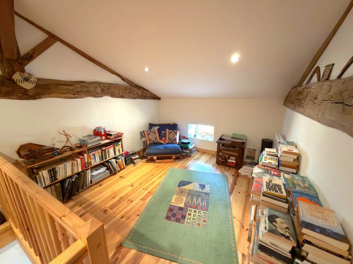 Image No.11-3 Bed House for sale