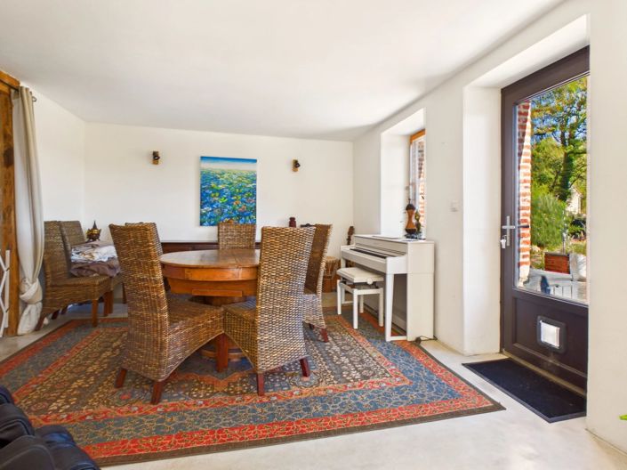 Image No.6-6 Bed House for sale