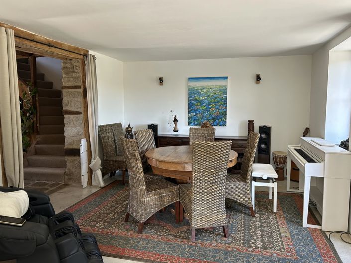 Image No.10-6 Bed House for sale