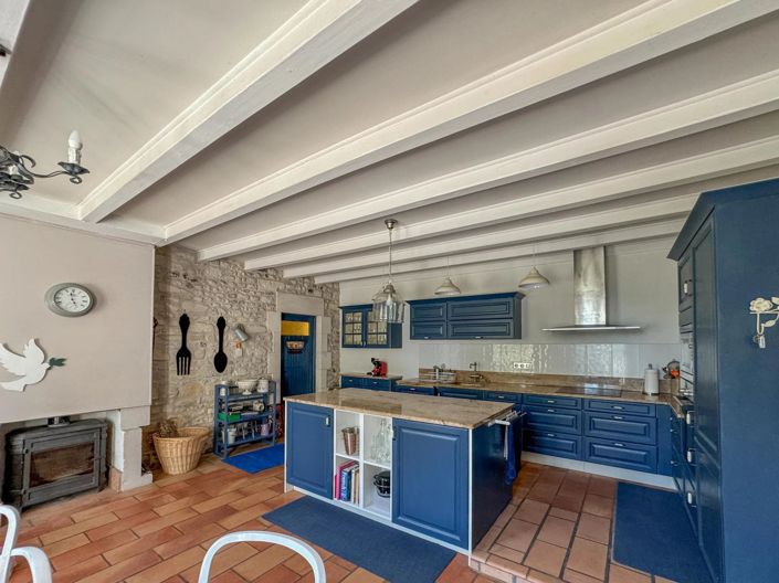 Image No.7-6 Bed House for sale