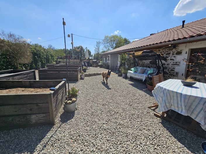 Image No.12-3 Bed Farmhouse for sale
