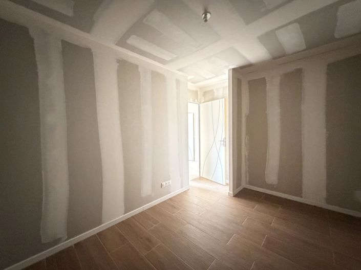 Image No.8-3 Bed House for sale