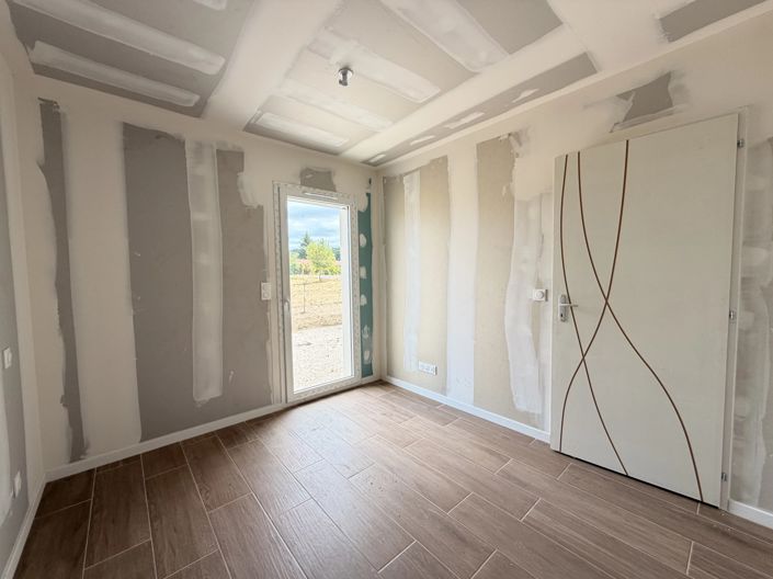 Image No.9-3 Bed House for sale