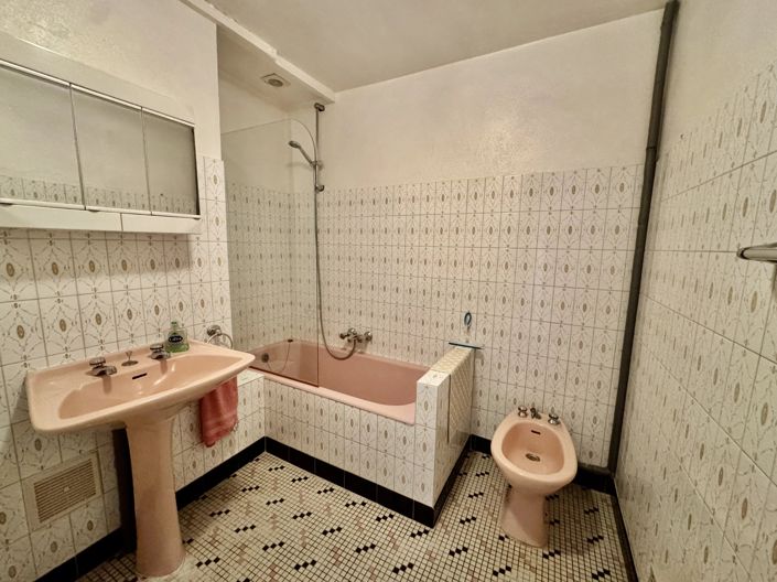 Image No.11-4 Bed House for sale