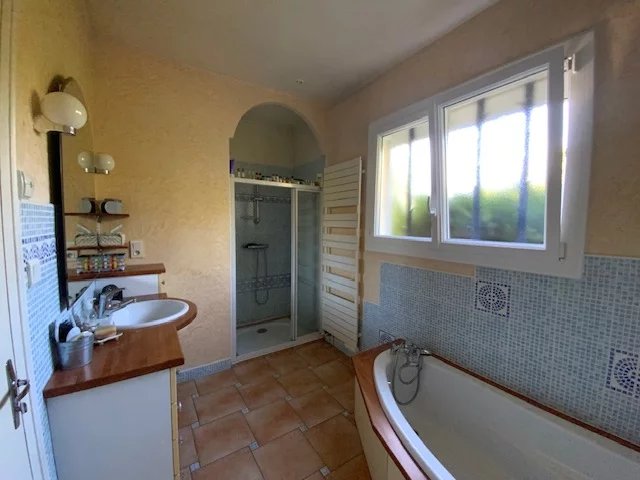 Image No.8-4 Bed House for sale