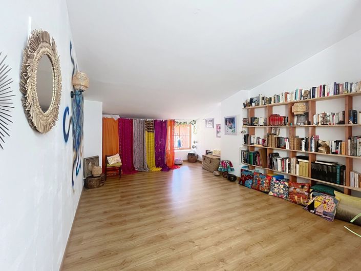 Image No.8-3 Bed Property for sale