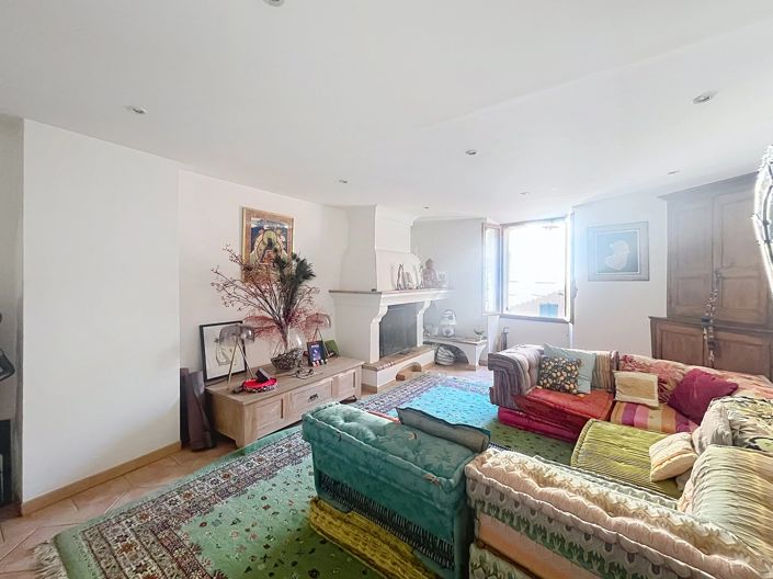 Image No.9-3 Bed Property for sale