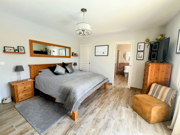 Image No.9-4 Bed House for sale