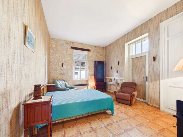 Image No.4-6 Bed Village House for sale