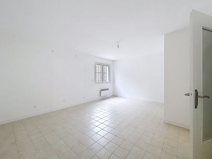 Image No.12-6 Bed House for sale