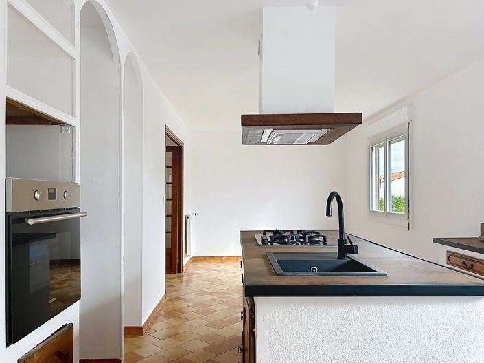 Image No.2-6 Bed House for sale