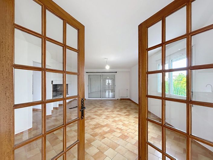 Image No.3-6 Bed House for sale