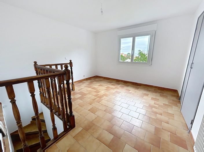 Image No.5-6 Bed House for sale