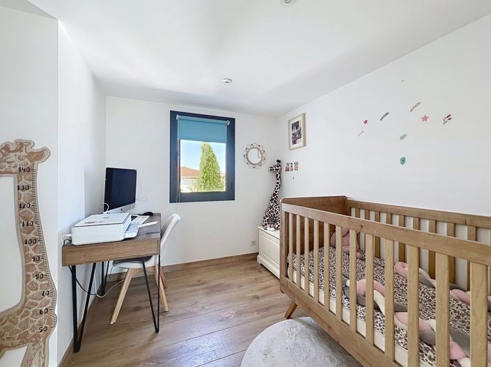 Image No.15-4 Bed House for sale