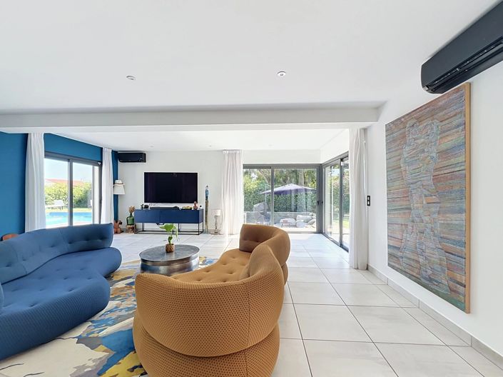 Image No.8-4 Bed House for sale