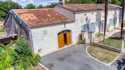 1 - Pons, Maison