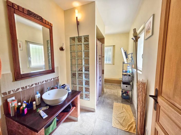 Image No.9-5 Bed House for sale