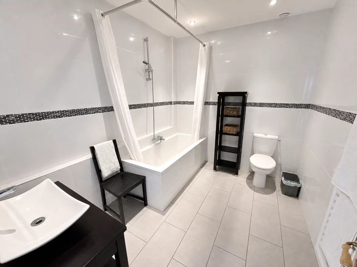 Image No.8-3 Bed House for sale