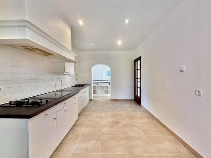 Image No.3-4 Bed House for sale