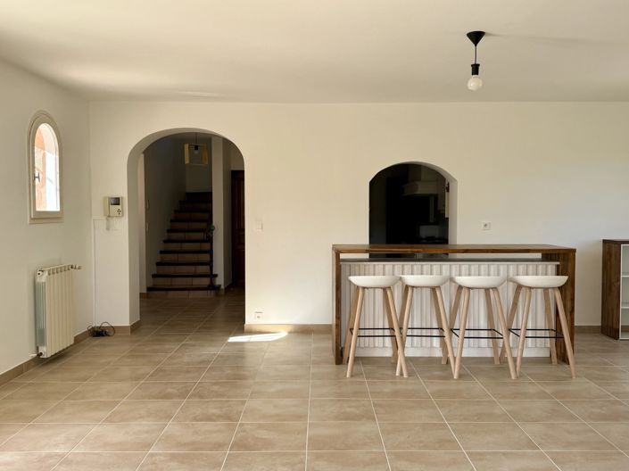 Image No.8-4 Bed House for sale