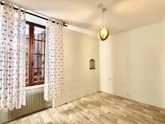 Image No.10-6 Bed House for sale