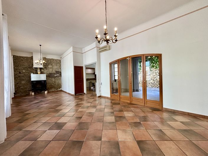 Image No.7-6 Bed House for sale