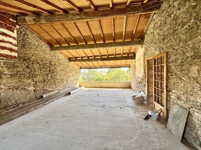 Image No.8-6 Bed House for sale