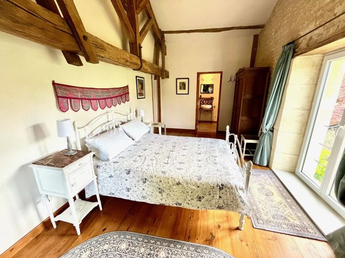 Image No.10-6 Bed Property for sale