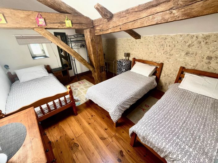 Image No.12-6 Bed Property for sale