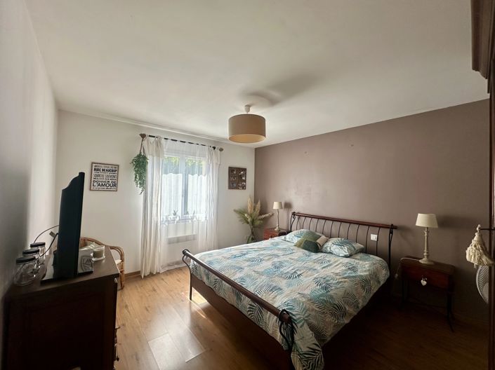 Image No.7-5 Bed House for sale