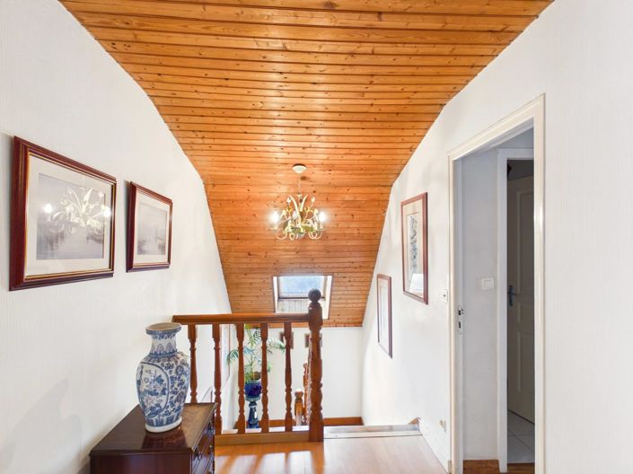 Image No.10-5 Bed House for sale
