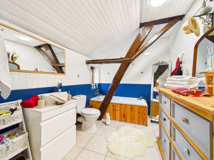 Image No.11-5 Bed House for sale